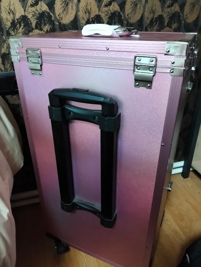 Maleta de manicura rosa con ruedas