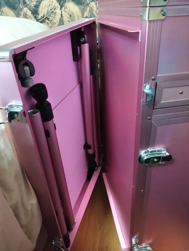 Maleta de manicura rosa con ruedas