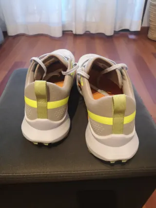 Nike React Pegasus Trail 4 Hombre Gris/Amarillo