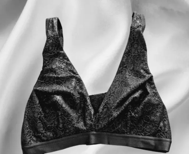 Conjunto sujetador y braguita encaje negro.