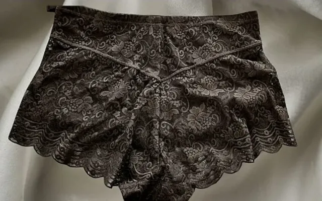 Conjunto sujetador y braguita encaje negro.