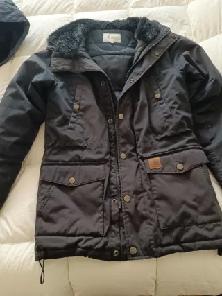 Abrigo Carhartt Negro con Capucha y Pelo
