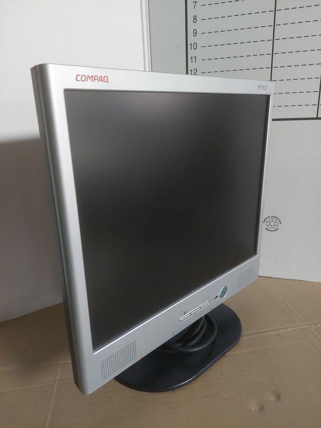 Monitor Compaq FP7317 17 Plata