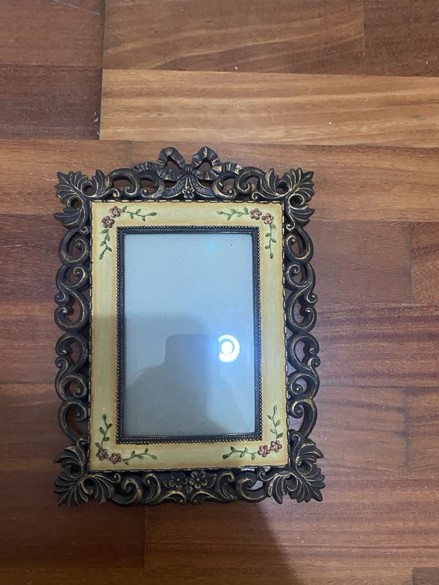 Marco de fotos antiguo decorado