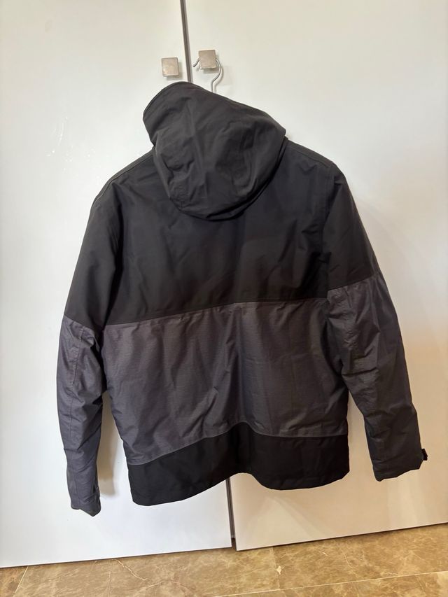 Abrigo Negro y Gris con Capucha