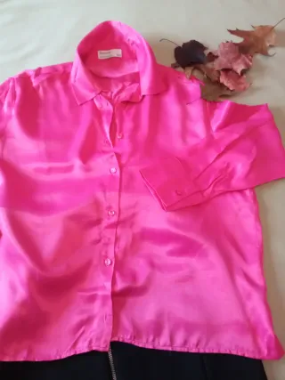 Camisa Bershka fucsia satinada