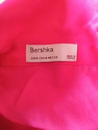 Camisa Bershka fucsia satinada