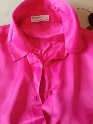 Camisa Bershka fucsia satinada