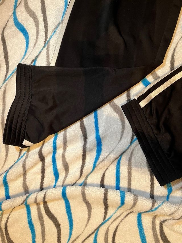 Pantalón Adidas Negro Clásico Rayas Deportivas