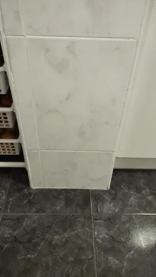 Busco Azulejo blanco 45x31 con vetas grises