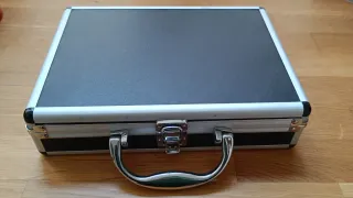 Maletín Maquillaje Aluminio Negro y Plateado