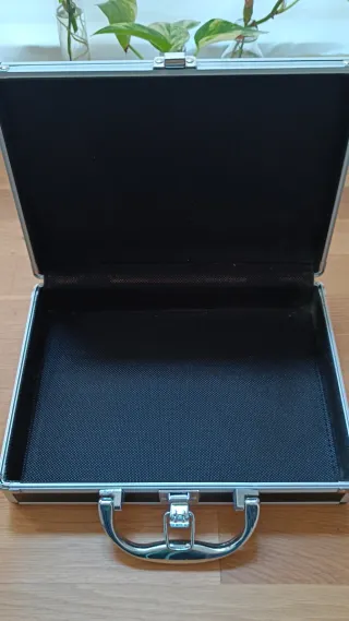 Maletín Maquillaje Aluminio Negro y Plateado