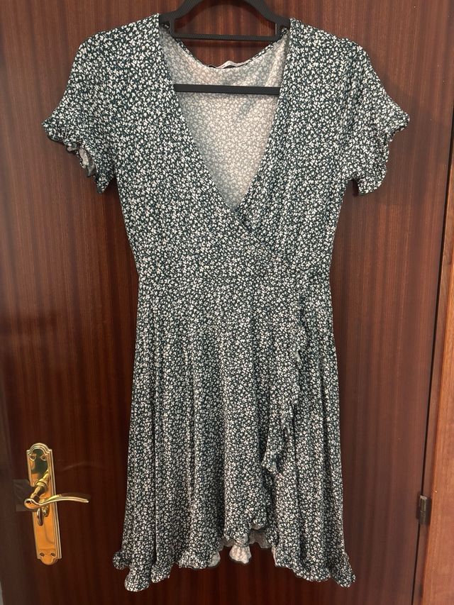 Vestido verde con estampado floral