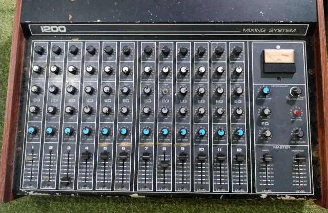 Mesa de Mezclas Peavey 1200. Año 1980