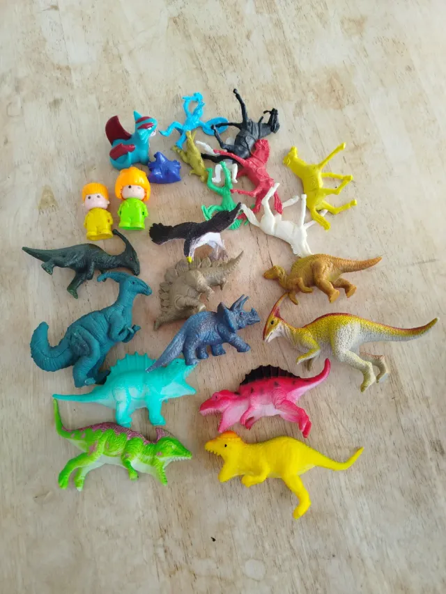 Lote di antichi giocattoli di dinosauri Pinypon