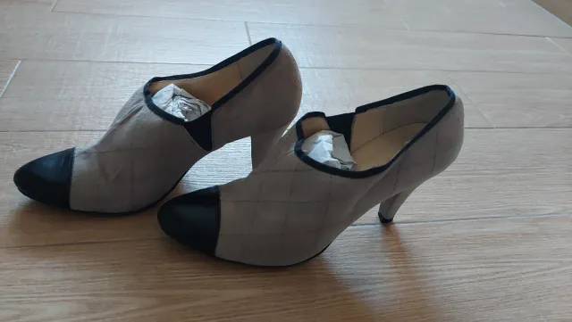 Botín ante color taupe