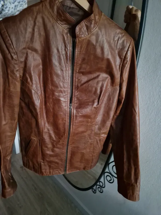 Chaqueta de cuero marrón