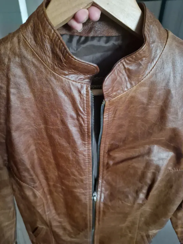 Chaqueta de cuero marrón