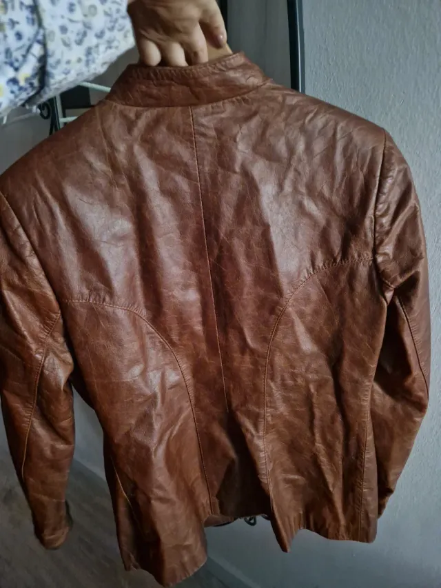 Chaqueta de cuero marrón