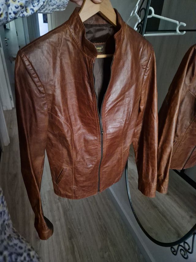 Chaqueta de cuero marrón