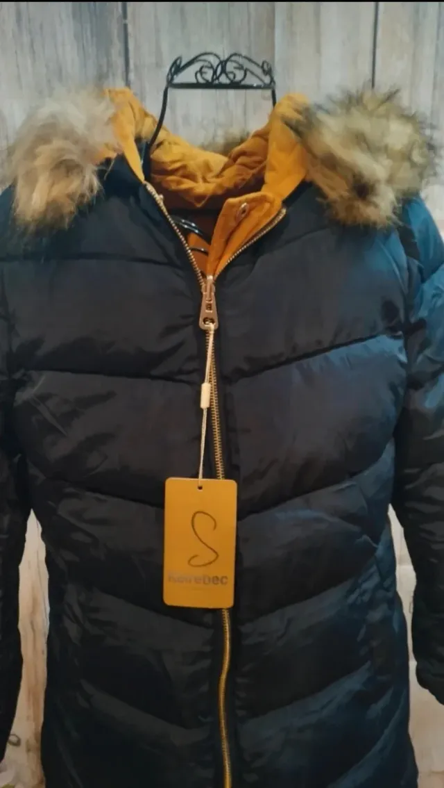 Abrigo reversible acolchado con capucha