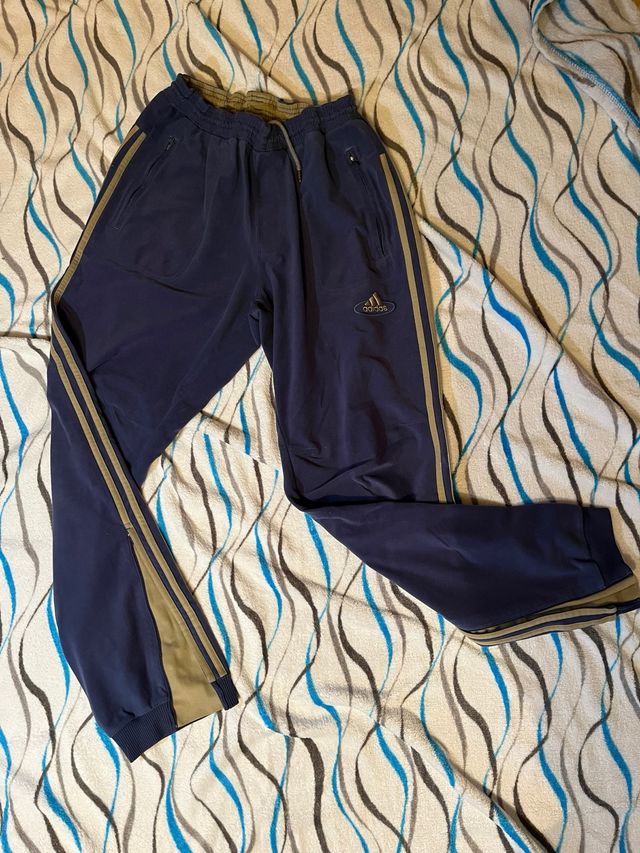 Pantalón Adidas Azul Marino Rayas Marrones