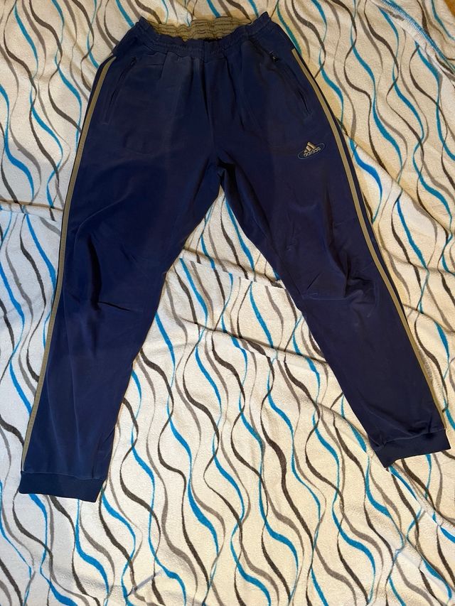 Pantalón Adidas Azul Marino Rayas Marrones