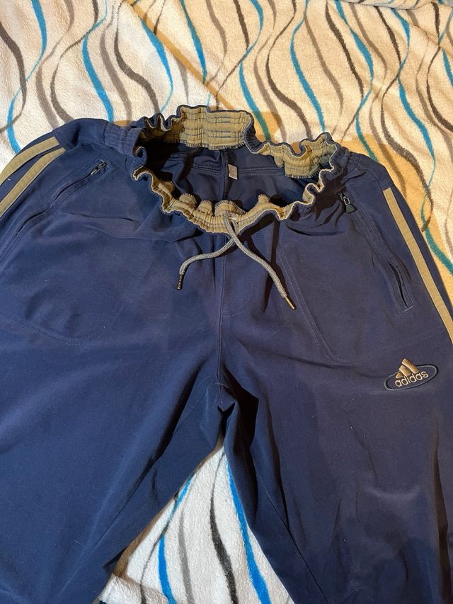 Pantalón Adidas Azul Marino Rayas Marrones