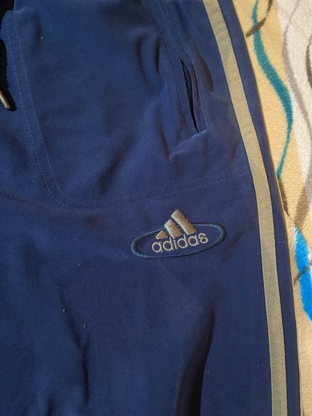 Pantalón Adidas Azul Marino Rayas Marrones
