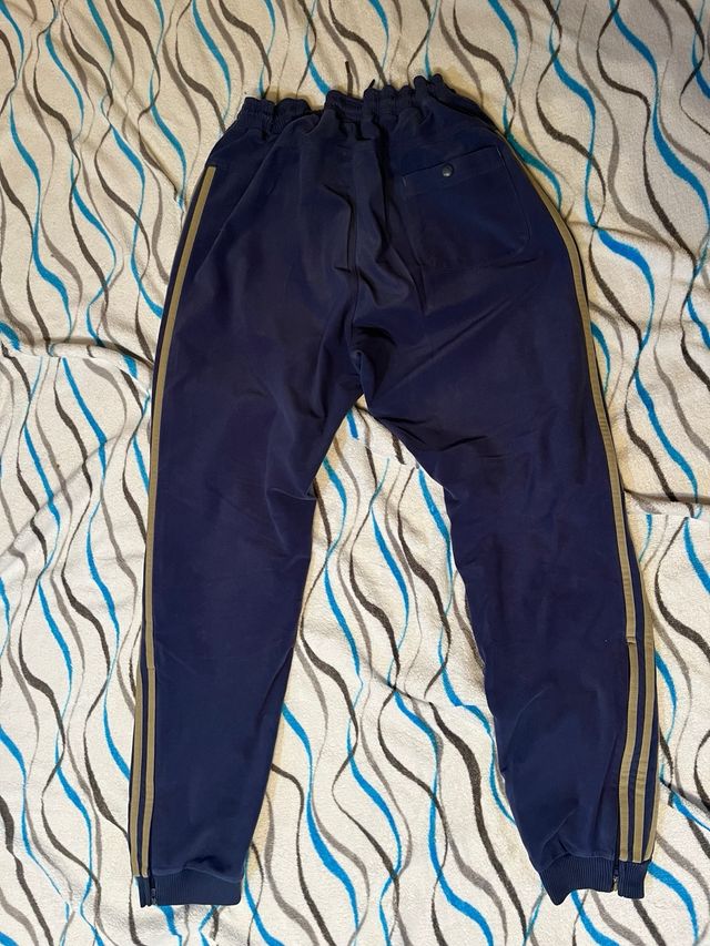 Pantalón Adidas Azul Marino Rayas Marrones