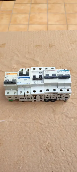 Interruptores automáticos magnetotérmicos