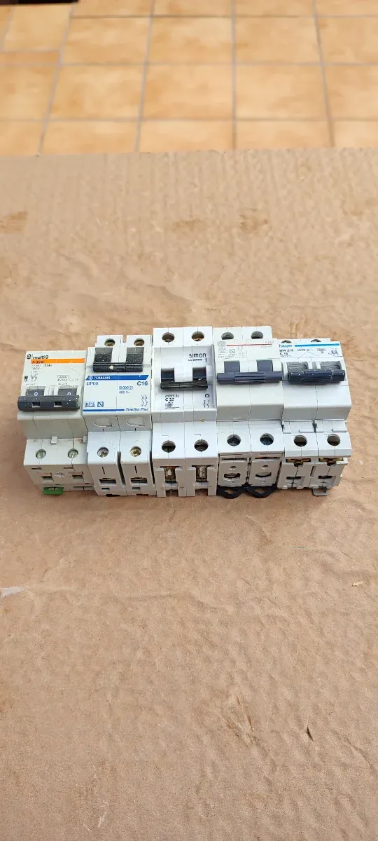 Interruptores automáticos magnetotérmicos