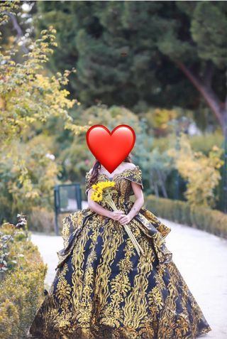 Vestido de fiesta negro y dorado