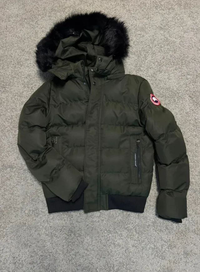 Chaqueta Canada Goose verde con capucha