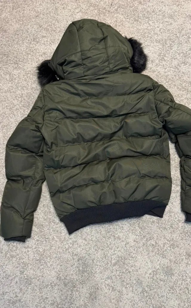 Chaqueta Canada Goose verde con capucha