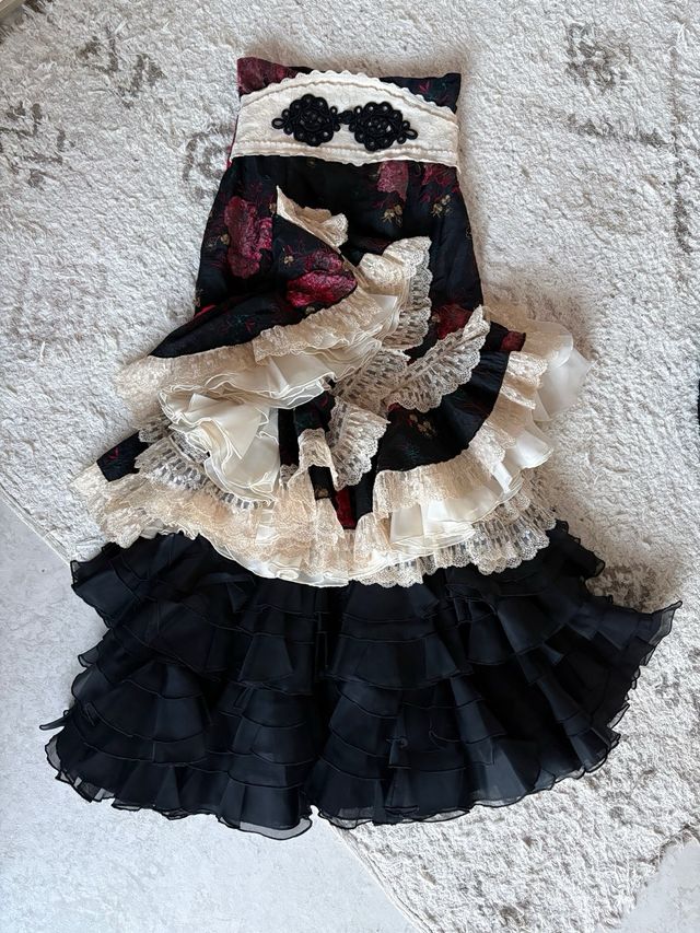 Falda flamenca volantes negro y rojo