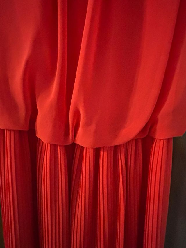 Vestido rojo plisado