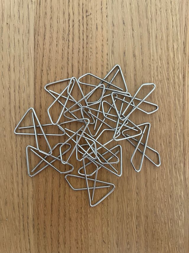 Lote 5 pinzas de oficina + 14 clips “pajarita”.