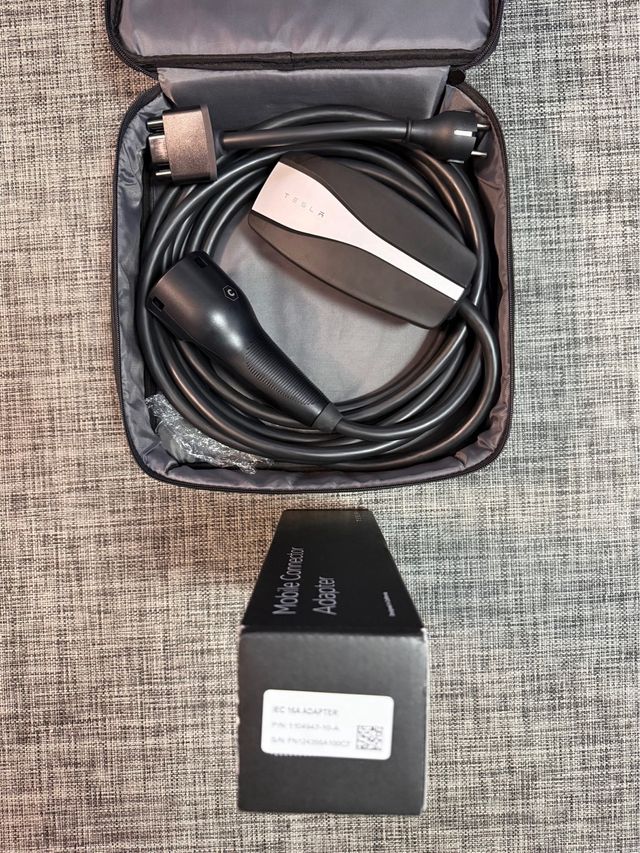 Cargador Tesla + Adaptador CETAC 16A