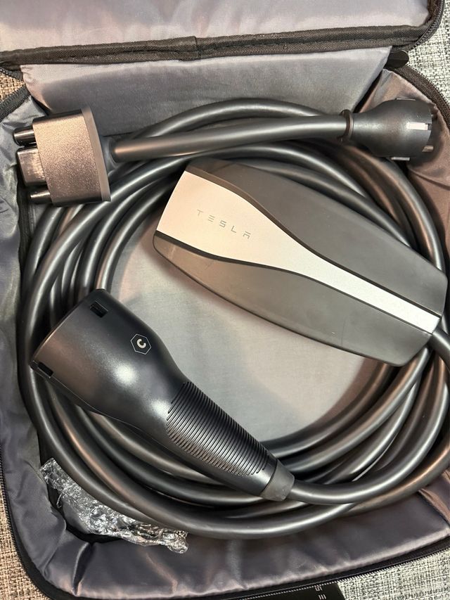 Cargador Tesla + Adaptador CETAC 16A