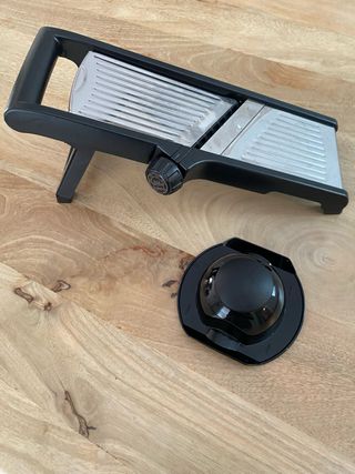 Mandolina de cocina con accesorio