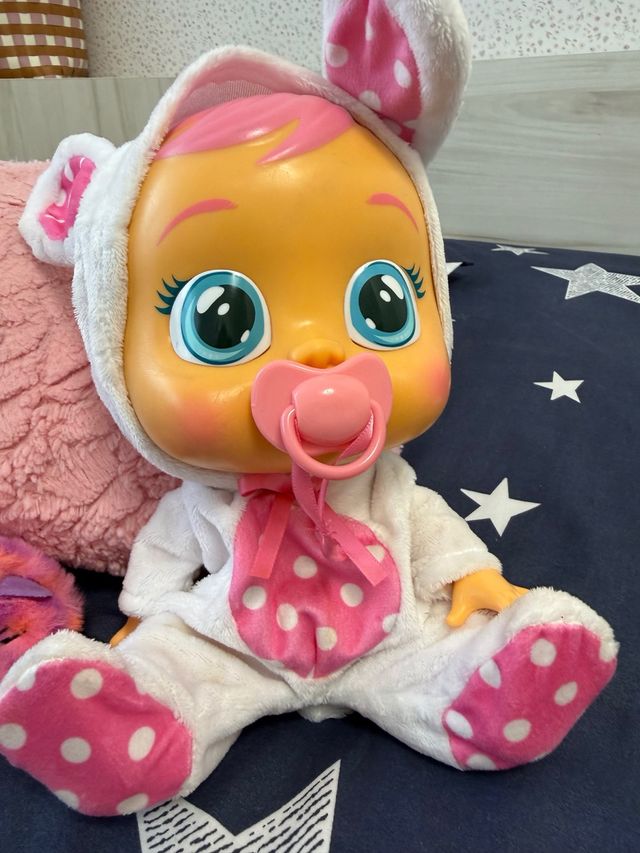 Bebé Llorón con traje de conejito
