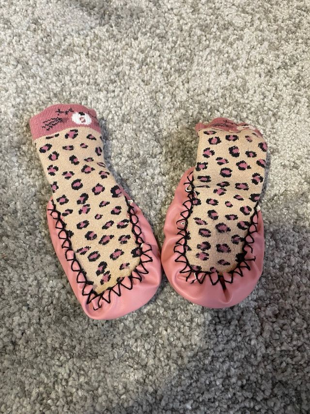 Zapatillas casa bebé estampado leopardo