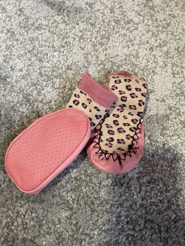 Zapatillas casa bebé estampado leopardo