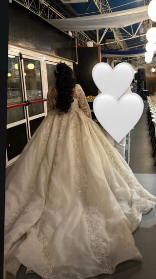 Precioso vestido de Novia con Velo y Corona
