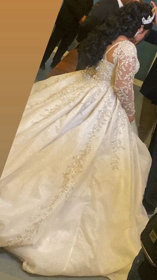 Precioso vestido de Novia con Velo y Corona