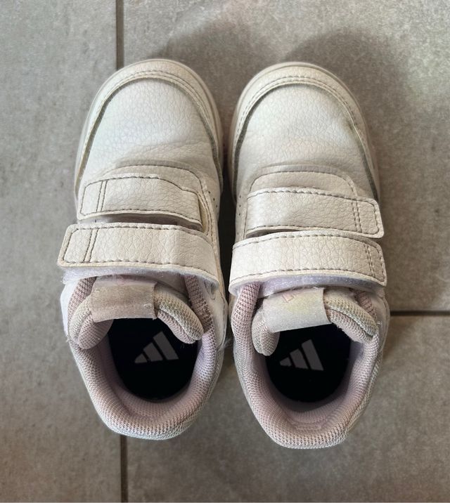 Zapatitos niña Adidas Tallas 23 y 24