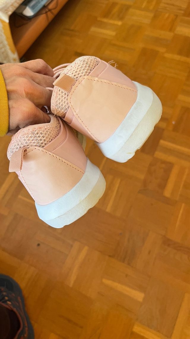 Zapatillas deportivas niña rosa