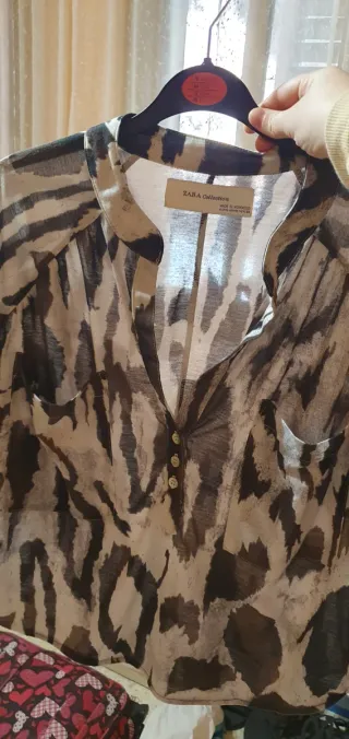 Blusa Zara cuello pico talla M estampada