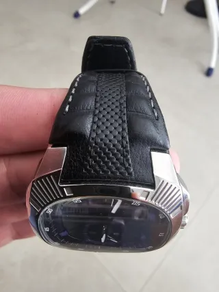 Reloj Lotus Negro, Plateado y morado Sin Uso